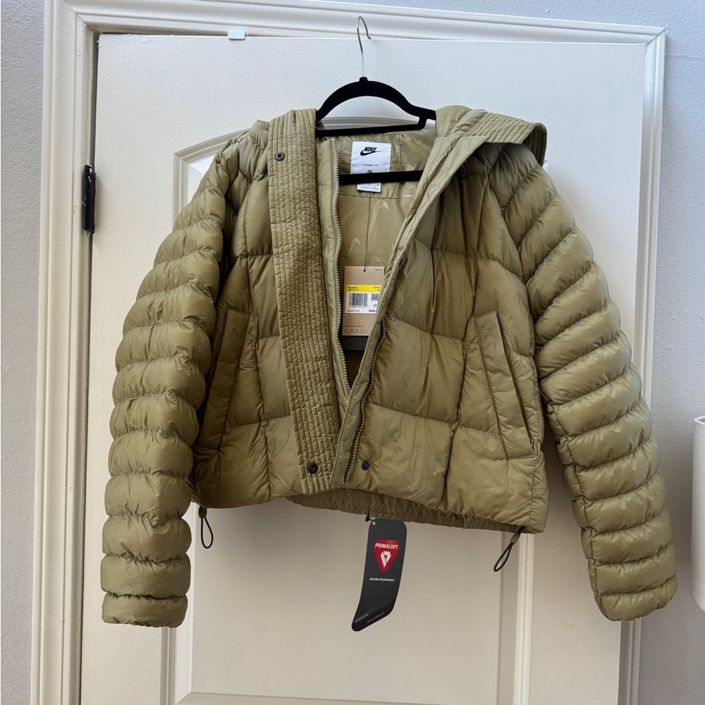 Nike Therma-Fit PrimaLoft Cropped Puffer Jacket in Olive (NWT)